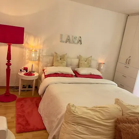 Charmante Im Untergeschoss Homestay Dusseldorf